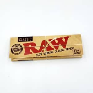 raw classic rolling papers